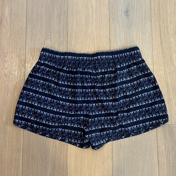 Athleta Sway Short Ikat print. Size medium. EUC - Picture 3 of 7